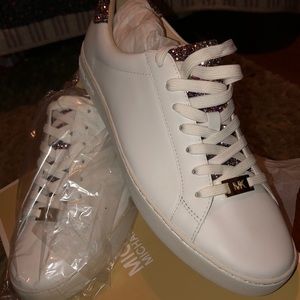 Michael Korse Irving laced up low white sneakers